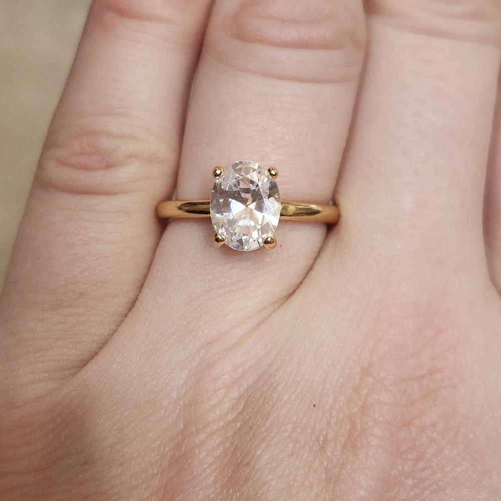Elegant Gold Solitaire Ring - Picture 2 of 2